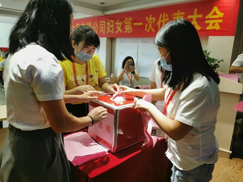 ϲѶ㶫ѸŮϻʽ (2)